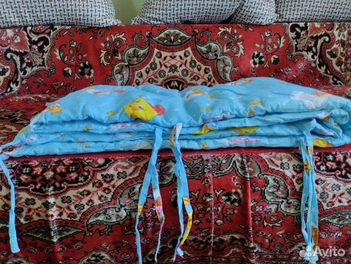 Бамперы на детскую кроватку