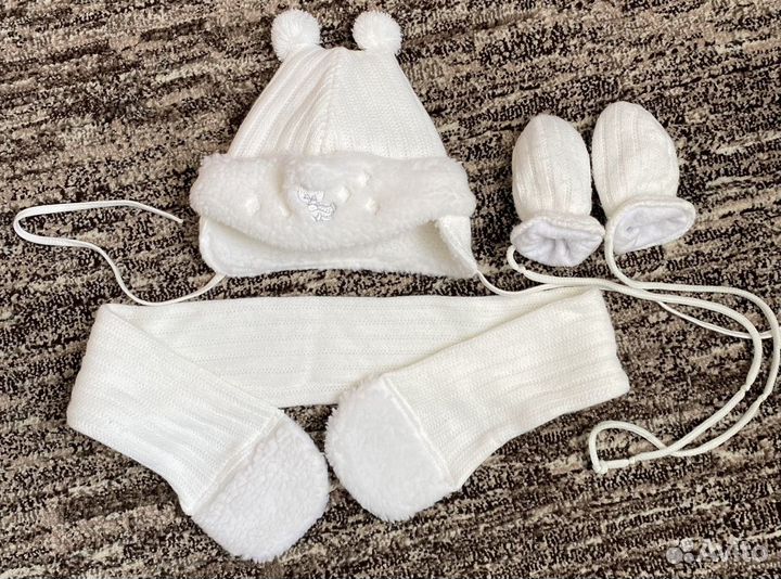 Комплект шапка, шарфик и варежки