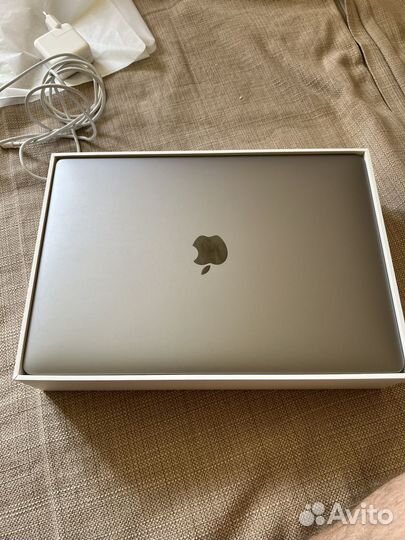 Macbook Air (Renita, 13-inch, 2020)