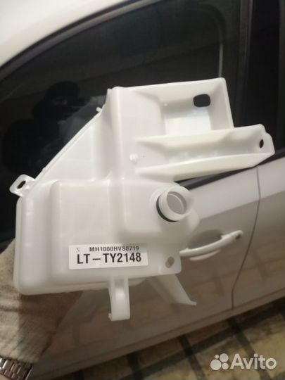 Бачок омывателя toyota RAV4 05-12 2.5 L