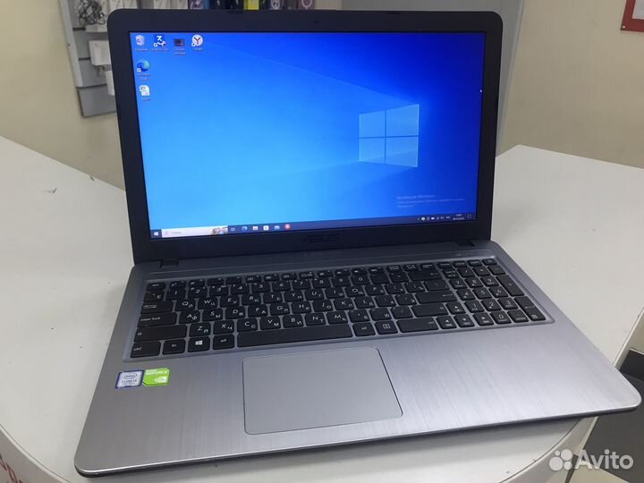 Ноутбук asus i3-7020U/4GB/MX110/SSD250