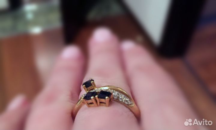Кольцо золото 18К (750), бриллианты, сапфиры