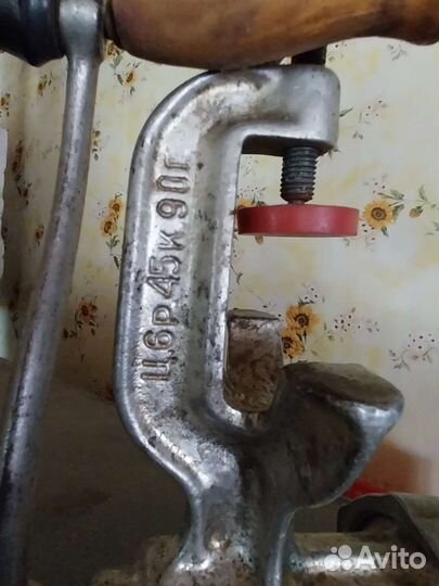 Мясорубка ручная чугунная винтаж