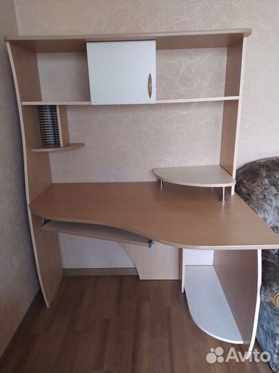 Письменный стол