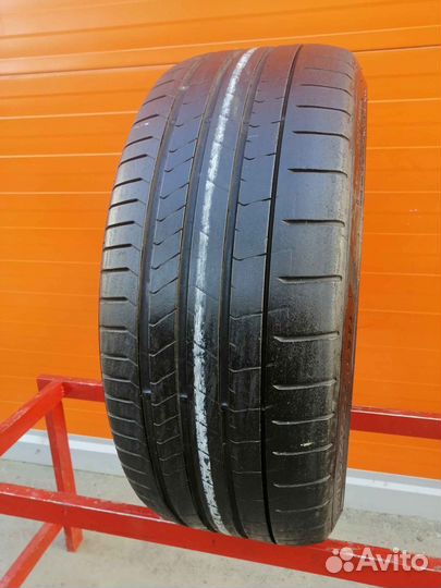 Pirelli P Zero PZ4 255/35 R22 99Y