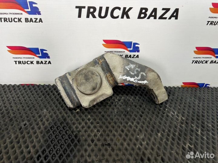 Кронштейн переднего амортизатора правый