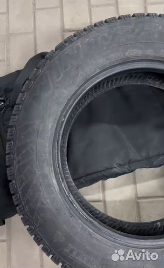 Pirelli Carrier Winter 215/65 R16 98