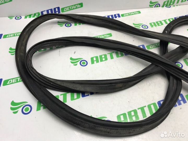 Уплотнитель двери багажника задний Mazda Cx-9