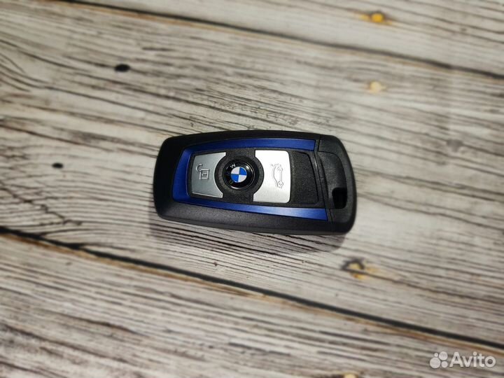 Дубликат ключа BMW F30 синего цвета