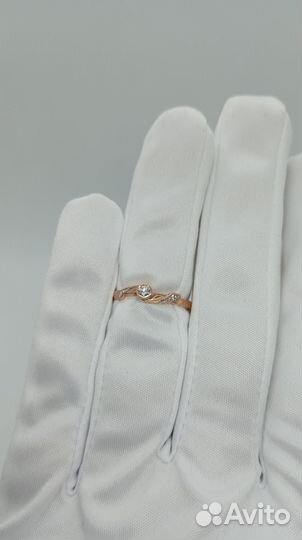 Кольцо с синтетическим камнем Золото