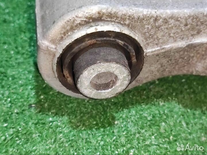 Рычаг задней подвески правый Mercedes-Benz