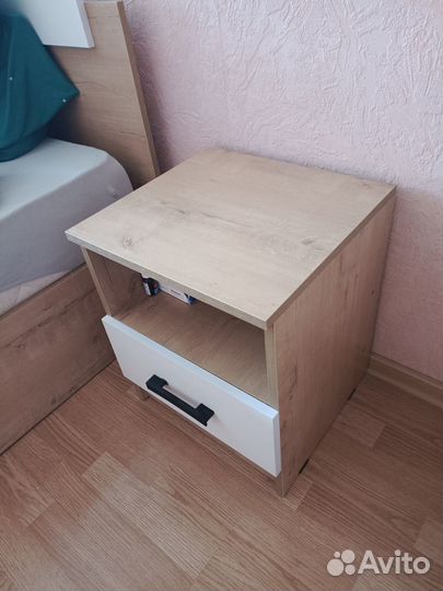 Тумбочка прикроватная