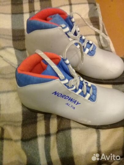 Лыжные ботинки