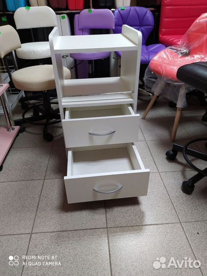 Тележка косметолога. Этажерка на колесиках