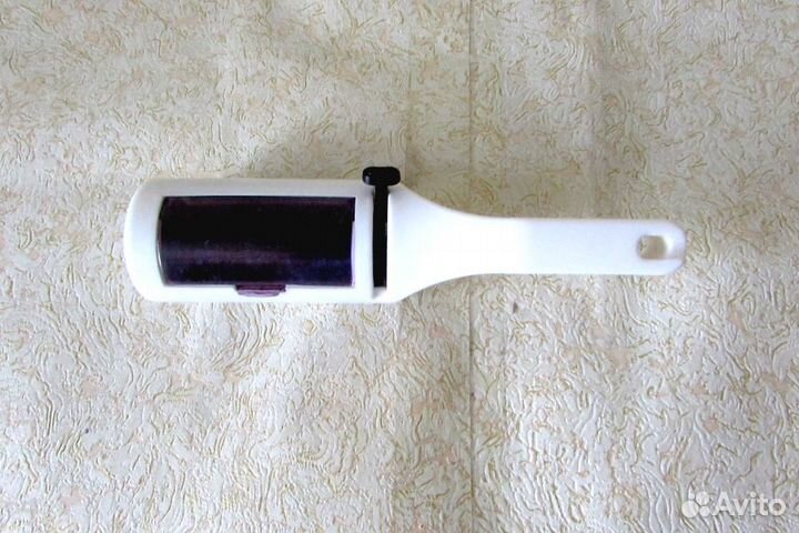 Щетка для чистки одежды с велюровым роликом самооч