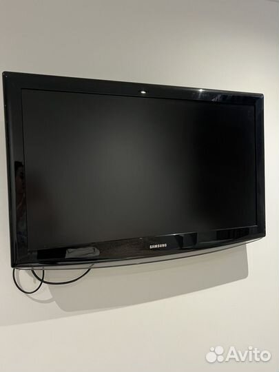 Телевизор бу с креплением к стене