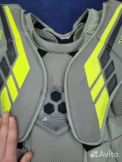 Вратарский нагрудник vaughn V8 PRO carbon