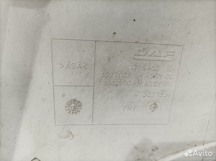 Облицовка фары правой Daf XF106