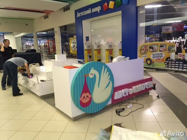 Торговые стеллажи в бутик