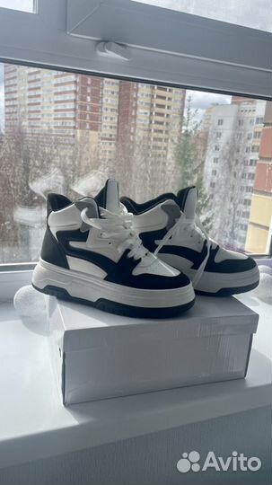 Кроссовки новые