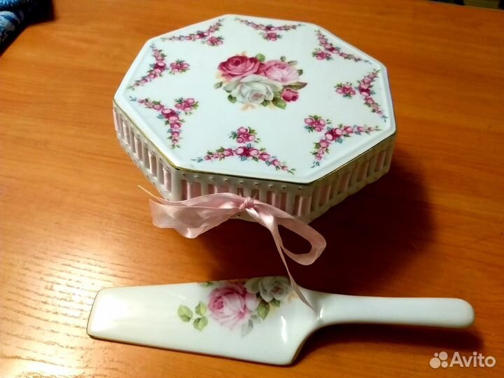 Тортовница с лопаткой 