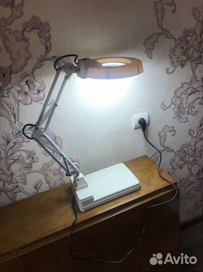 Профессиональная лупа с круговой подсветкой Надежн