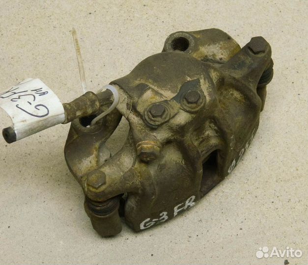 Суппорт передний правый VW Golf 3