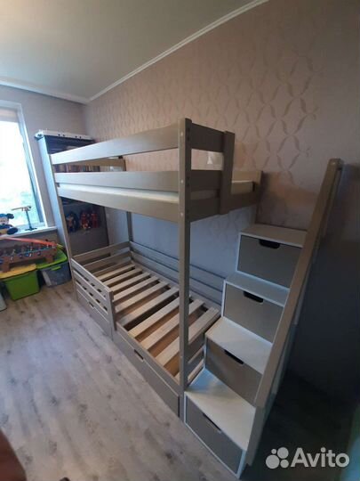 Двухъярусная кровать