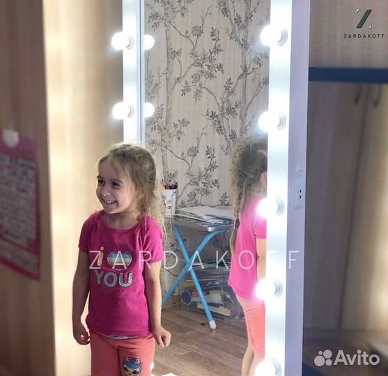 Гримерное зеркало с подсветкой