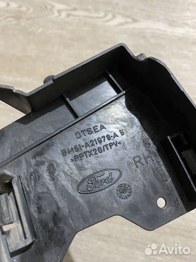 Кронштейн ручки водительской Ford Focus 3