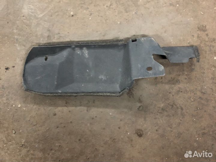 Toyota auris пыльник