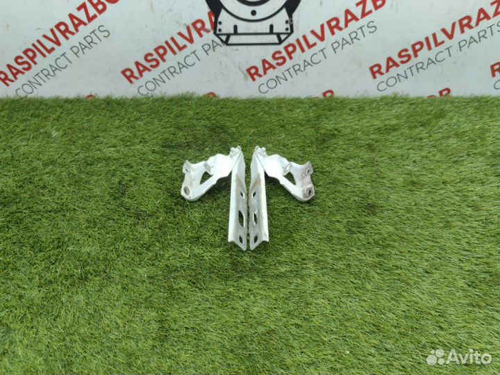 Крепление капота Audi A4 cdhb 2009