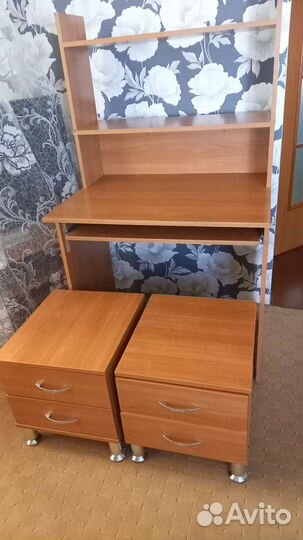 Компьютерный стол и 2 тумбочки