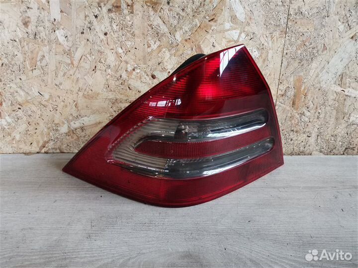 Фонарь задний левый Mercedes-Benz C-Class W203