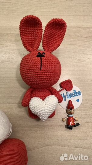 Вязаные игрушки зайки и мишки ручной работы
