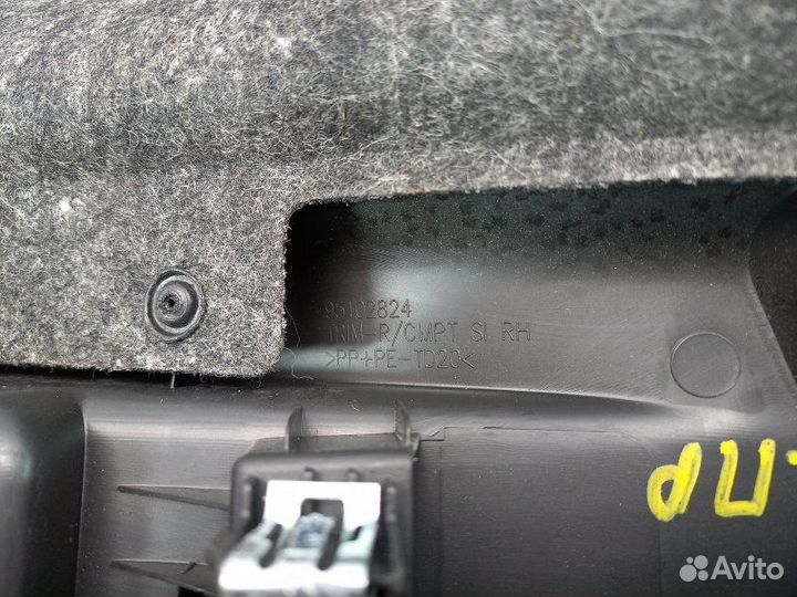 Обшивка багажника правая Chevrolet Cruze 1 1.8