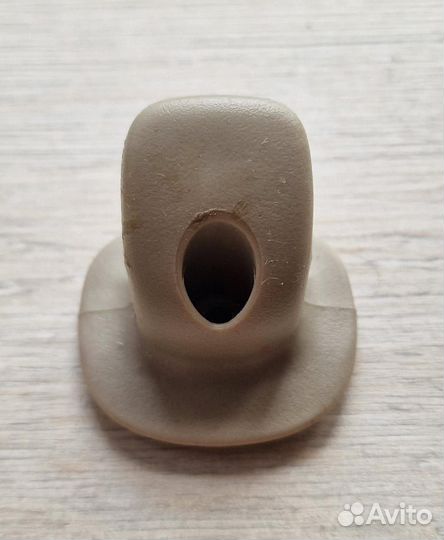 Крючок козырька солнцезащитного Chrysler Voyager