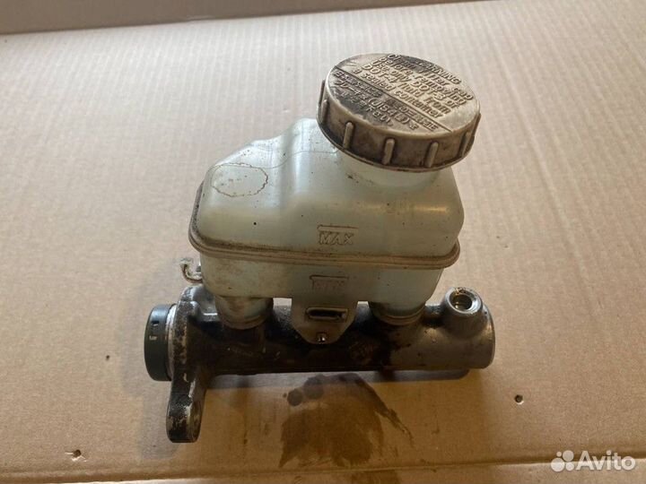 Главный тормозной цилиндр Mitsubishi Lancer