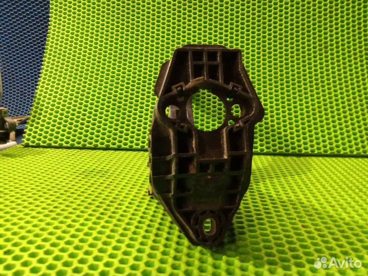 Педаль сцепления Volkswagen Polo