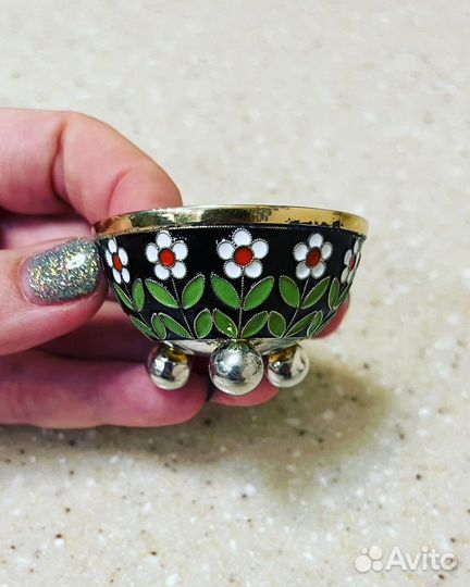 Серебряная солонка с эмалью