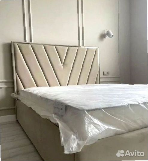 Кровать двуспальная новая мягкая