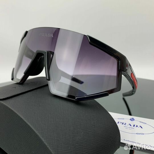 Солнцезащитные очки Prada