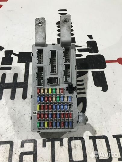 Блок предохранителей салонный Hyundai Santa Fe II рестайлинг (2010—2012)