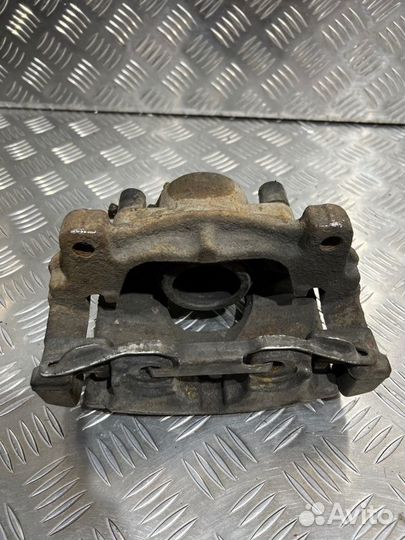 Суппорт передний левый Ford Mondeo 4 2.0