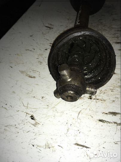 Полуось левая Honda Accord 5 93-98год