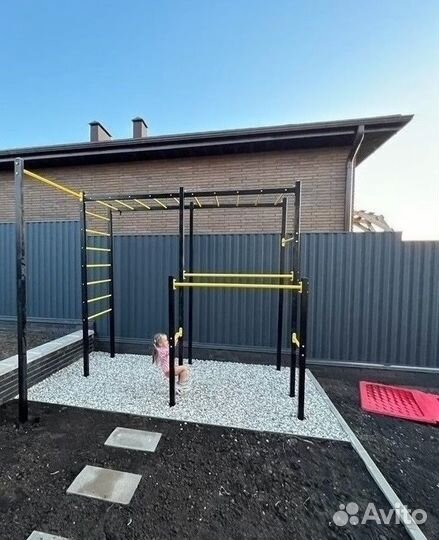 Уличная спортивная площадка