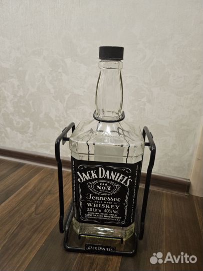 Бутылка на качелях