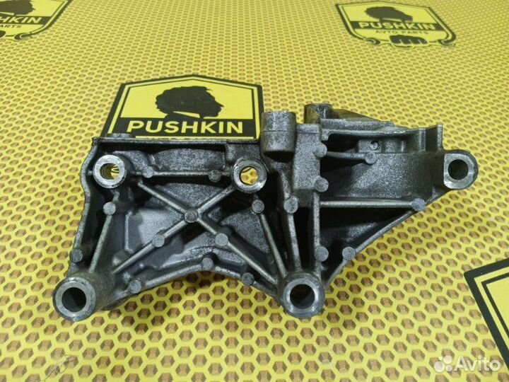 Кронштейн генератора Renault Espace JR R9M 2017