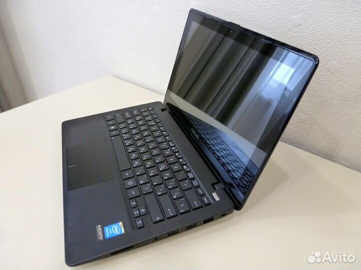 Ноутбук asus X200CA