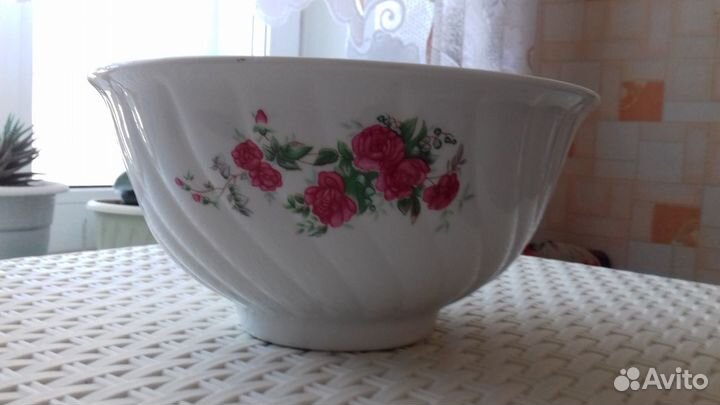 Тарелки и салатник